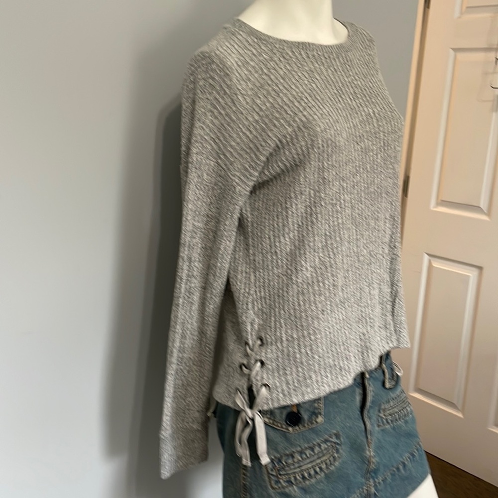 So soft woman’s top, size M with cute ties on the side! Bundle & save! Or offer!